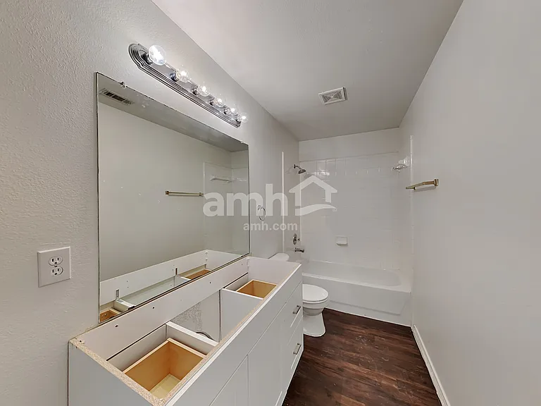 1004 Courtside Dr — Photo 20