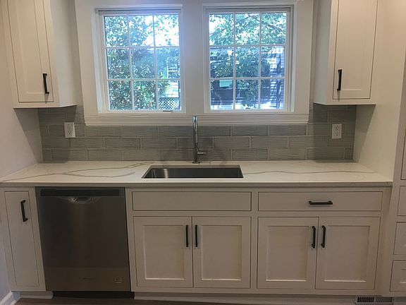 5th image of 3045 Hill St