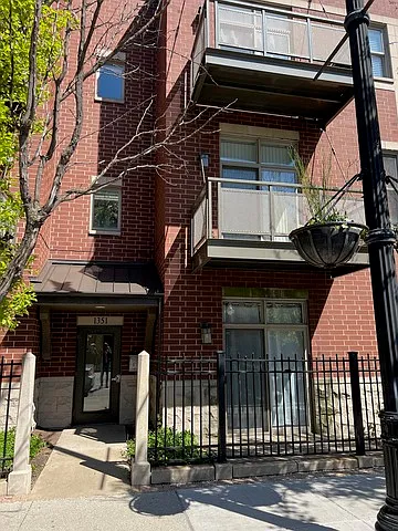 1351 S Halsted St #105