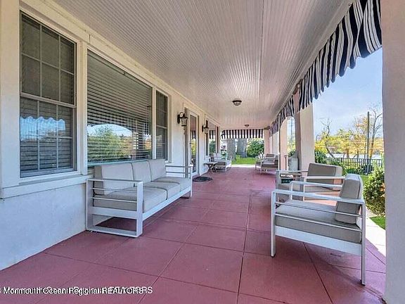 4th image of 304 Lake Dr