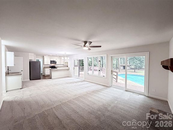 3rd image of 608 Amanda Dr