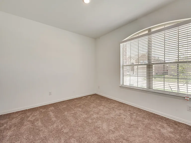 1833 Lake Grove Dr — Photo 23