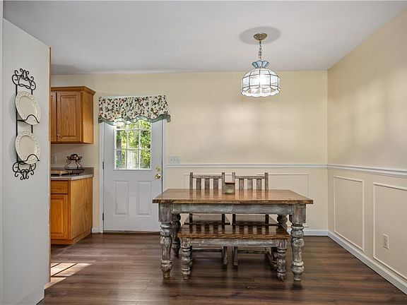 3rd image of 320 Brody Dr NE