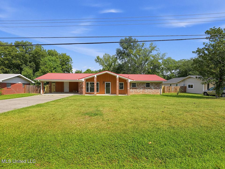 1st image of 806 Louis Wilson Dr