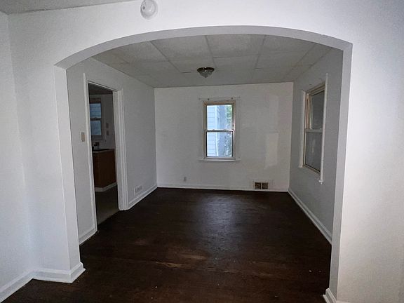 4th image of 670 Rhoads Ave