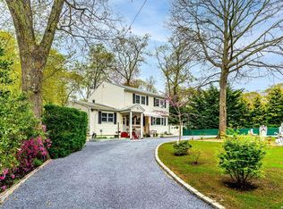 17 Cove Rd N, Southampton, NY 11968