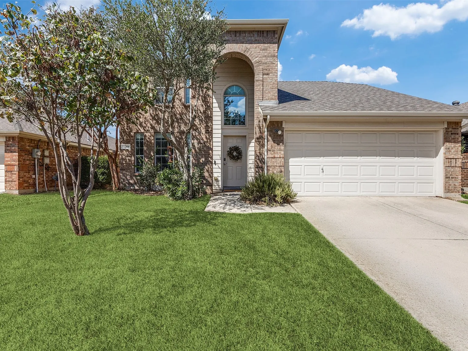 4 bed, 2.5 bath, 2300 sqft, $2,950 — Photo 1