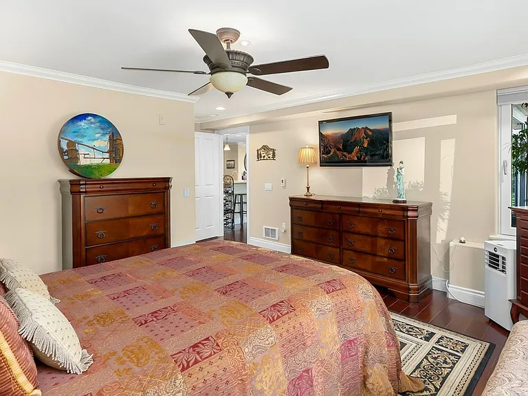 2100 Thorndyke Ave W #101 — Photo 24