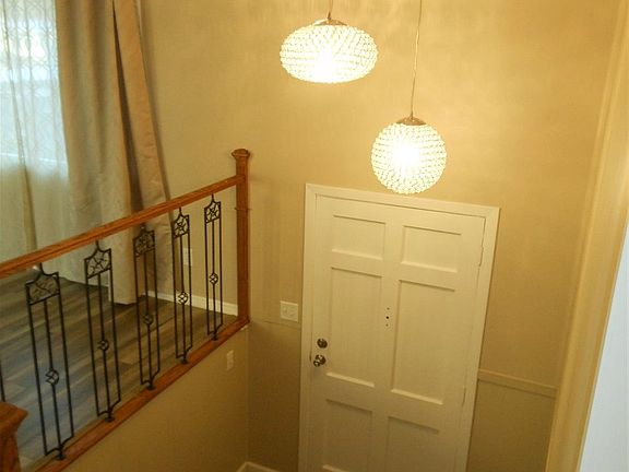 3rd image of 30390 S Meadowbrook Ln