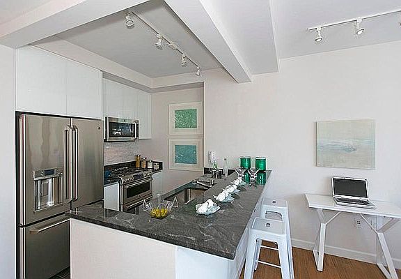 4th image of 160 W 62nd St APT 6B