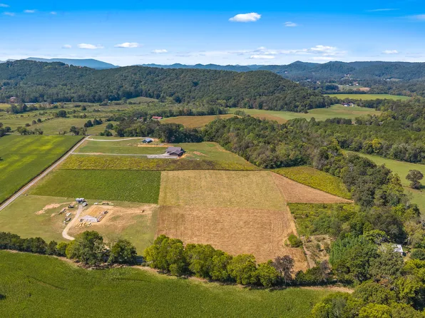 Tree Top Ln, Tellico Plains, TN 37385