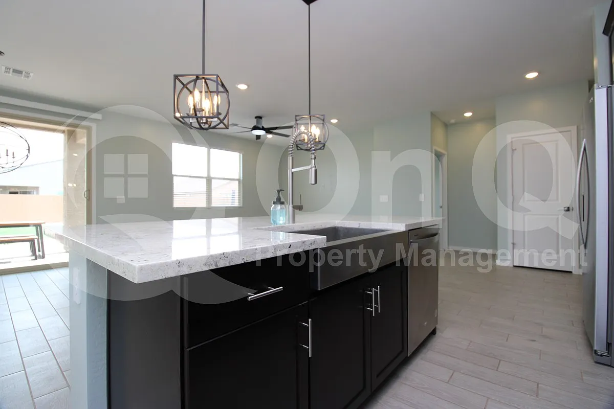 3 bed, 2.0 bath, 1527 sqft, $1,900 — Photo 3