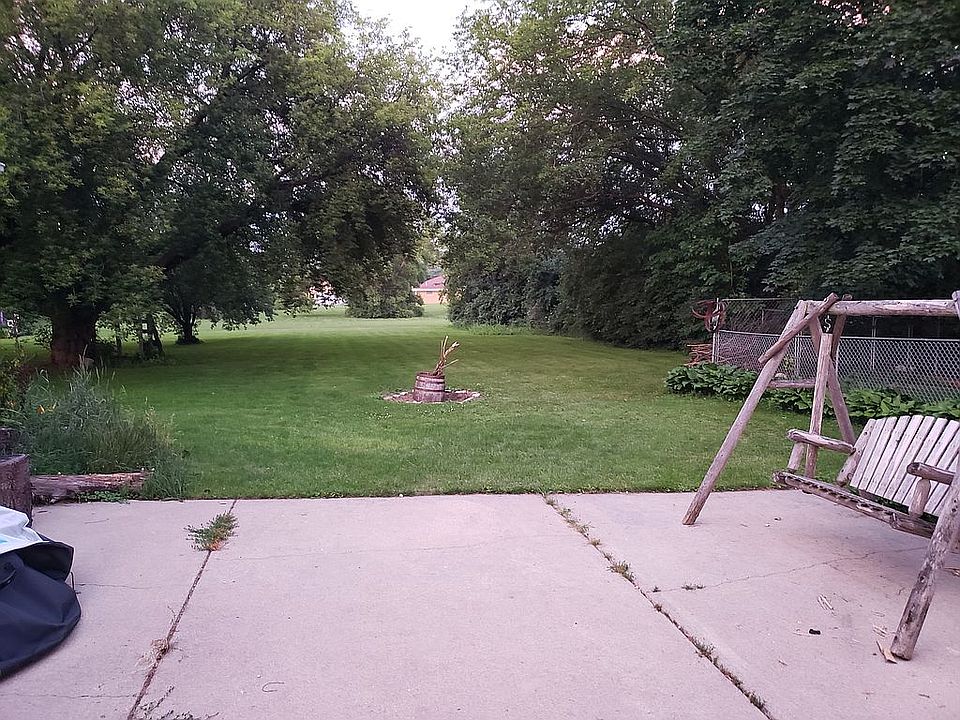 Spacious secluded yard