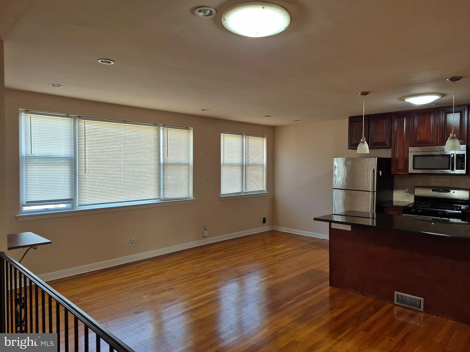 2 bed, 910 sqft, $1,595 — Photo 4