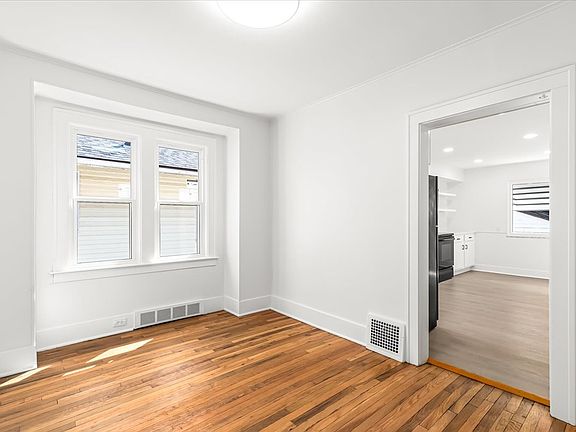 3rd image of 321 W Houstonia Ave