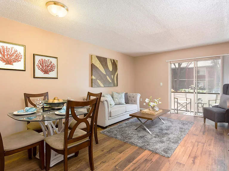 Westwood Suites — Photo 9
