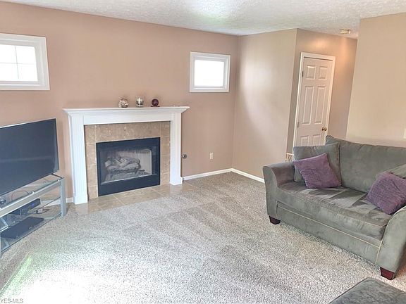 3rd image of 1758 Maxwell Blvd