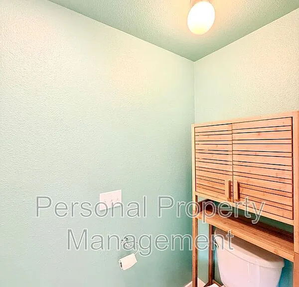 1410 NE 72nd St #3 — Photo 15