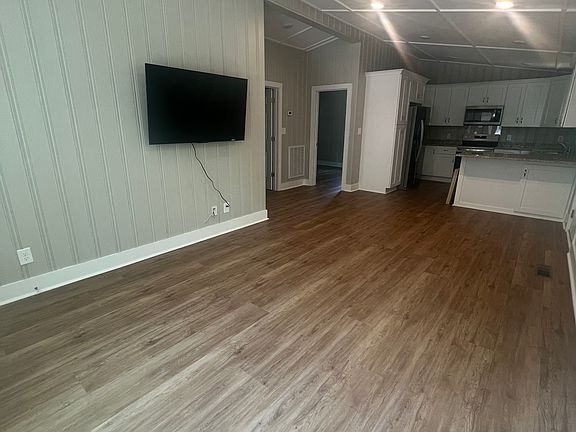 4th image of 117 NE 5th St