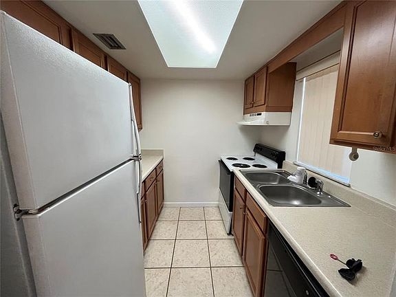 2nd image of 416 E Harwood St APT 2