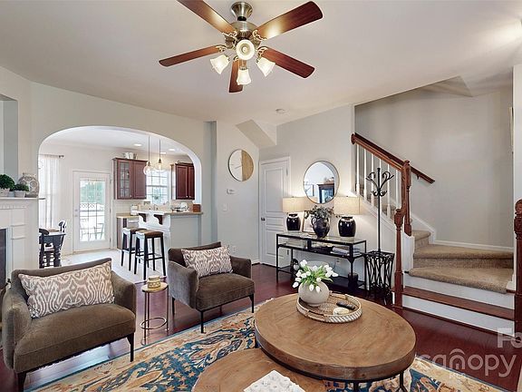 5th image of 8012 Lynwood Sq