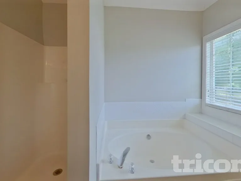 1055 Maria Dr — Photo 7