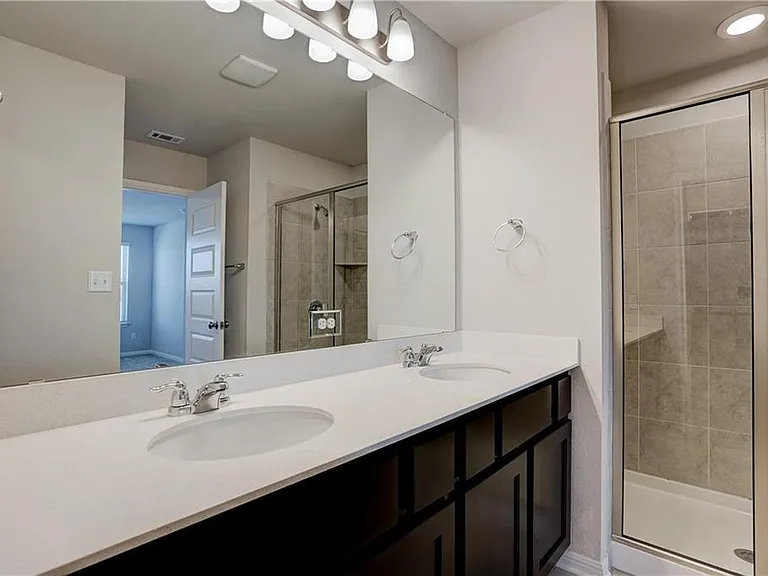 1724 W Artesian Springs Xing — Photo 10