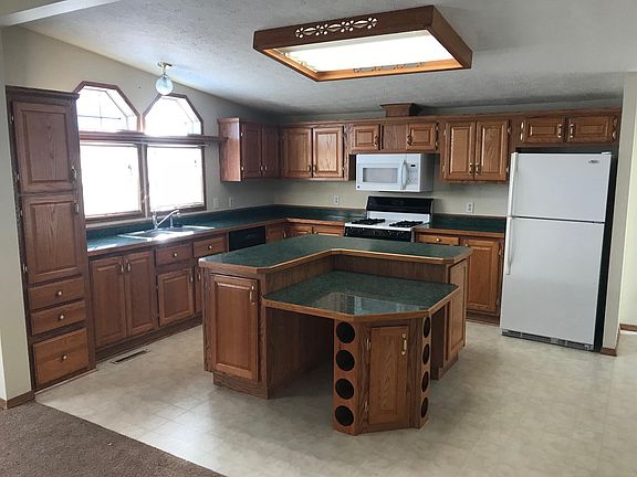 3rd image of 376 Partridge Dr