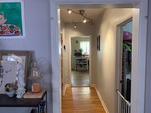 5th image of 639 S Clarkson St