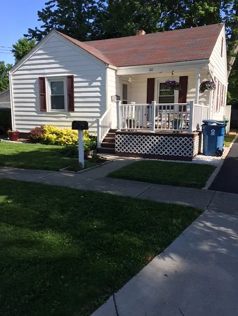 60 Waterman Ave photo 1