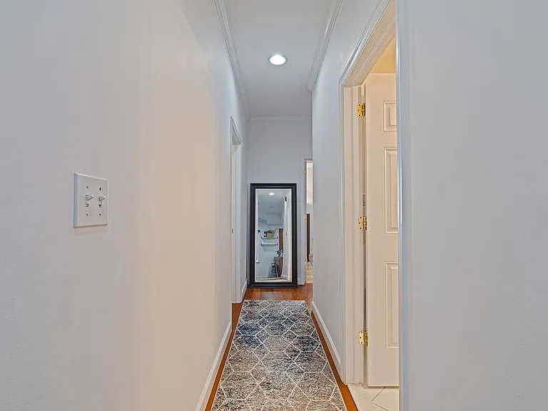 620 38th St #903 — Photo 12