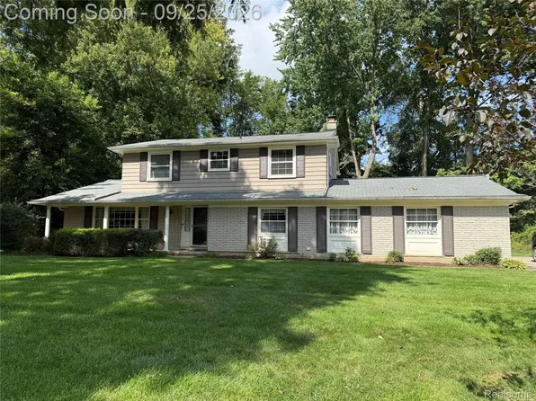 353 Broadleaf Dr, Rochester, MI 48306