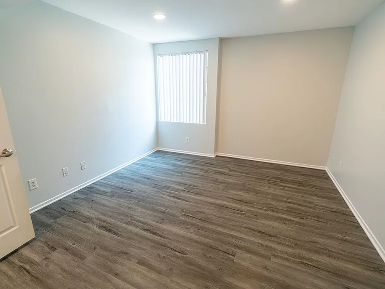 5235 Kester Ave — Photo 56
