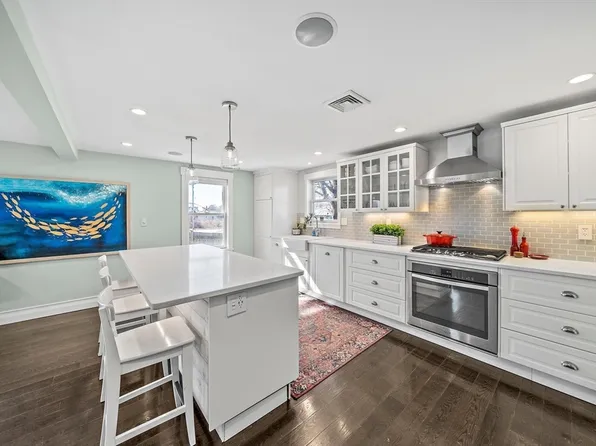 774 E Squantum St, Quincy, MA 02171
