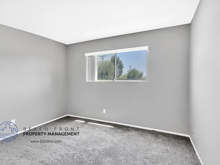 250 E Acacia St — Photo 15