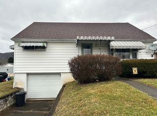 71 John St, New Martinsville, WV