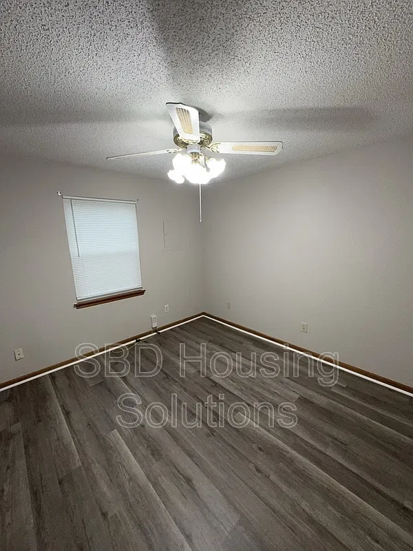 2 bed, 1.0 bath, $925 — Photo 4