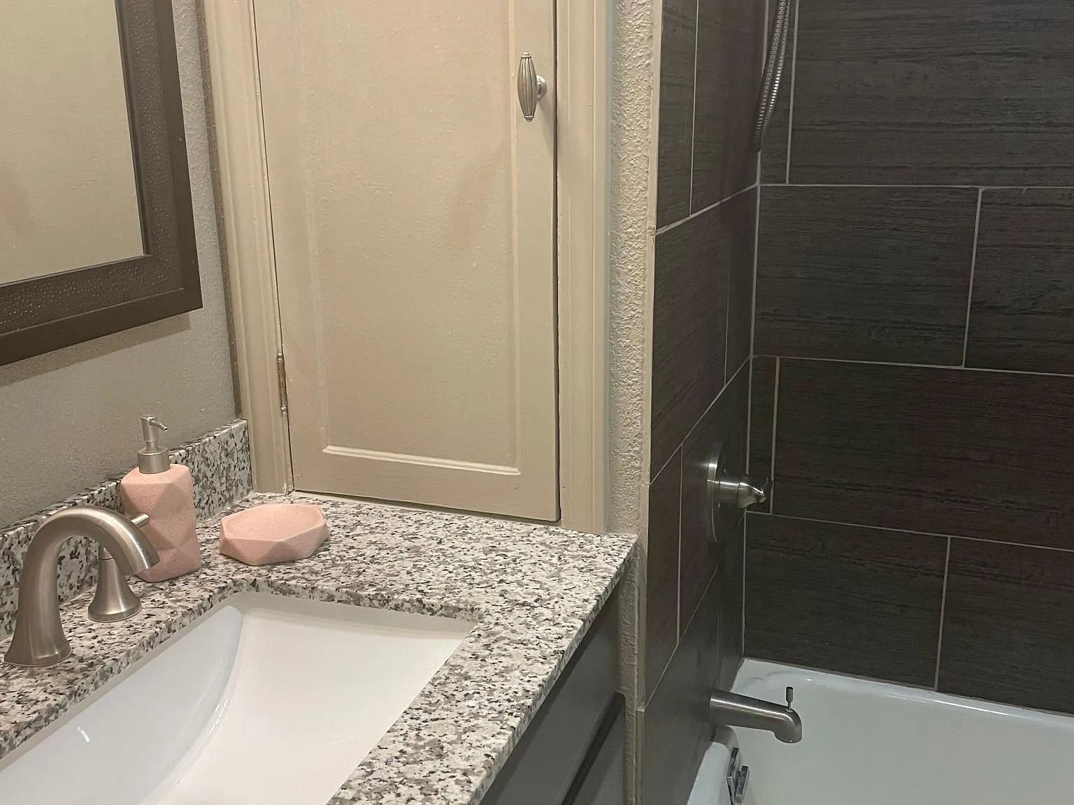 3 bed, 1809 sqft, $2,300 — Photo 2