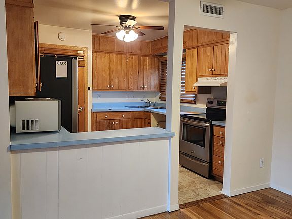 5th image of 8457 Larrymore Ave