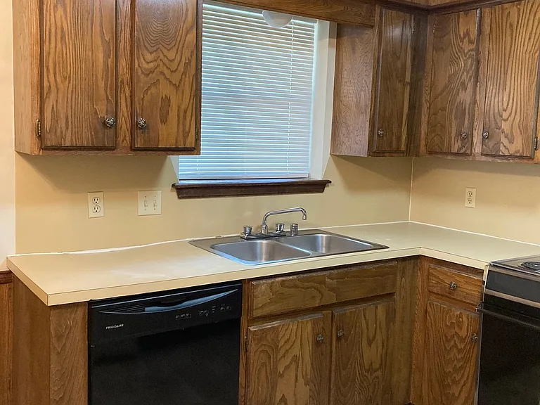 1308 Southridge Ct — Photo 3