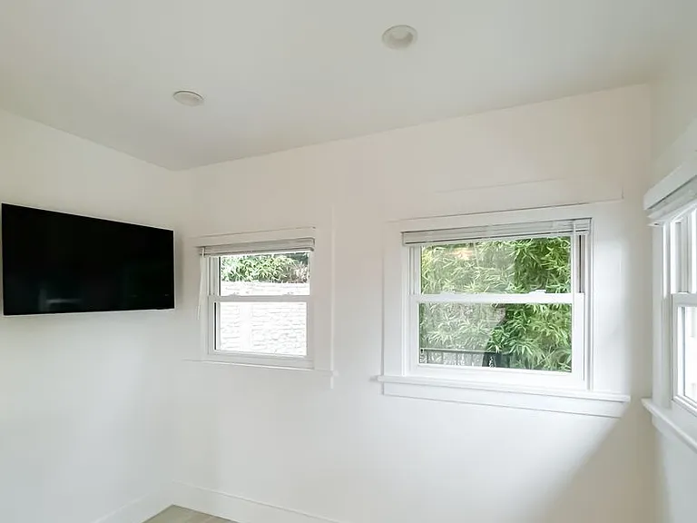 Unbelievable Stand-Alone 2-Bedroom House in Prime West Hollywood Hills — Photo 11