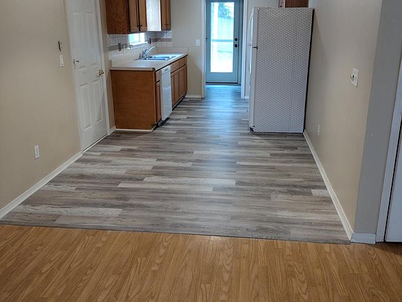 3rd image of 2512 Parkcrest Dr