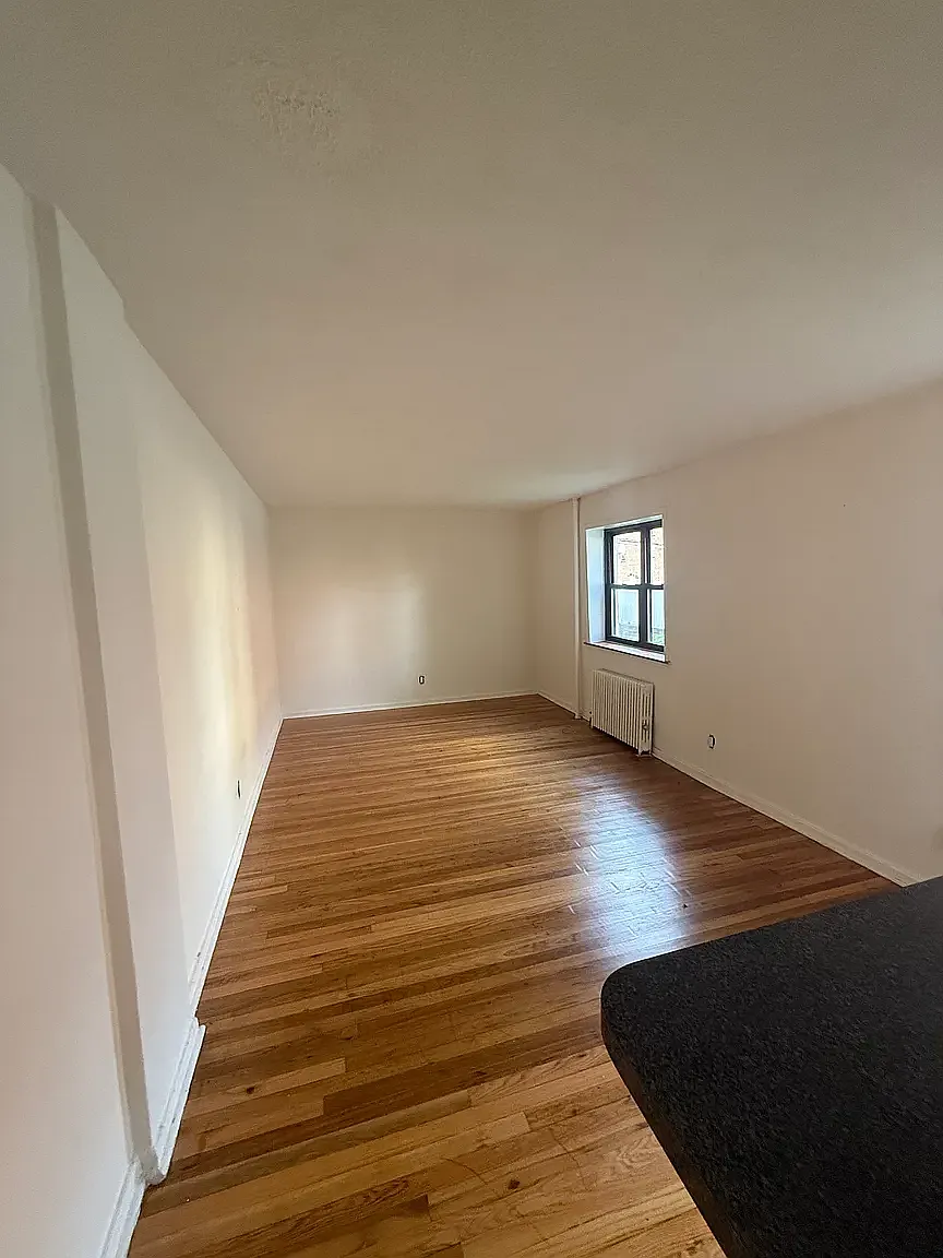 20-86 28th Street — Photo 1