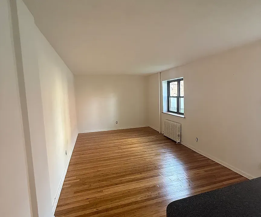 20-86 28th St #3A