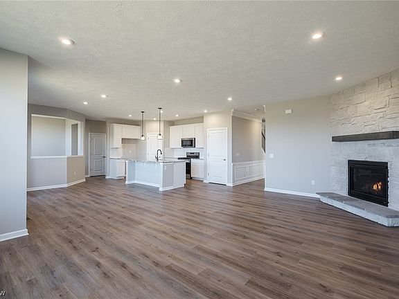 4th image of 6519 Daisy Ln