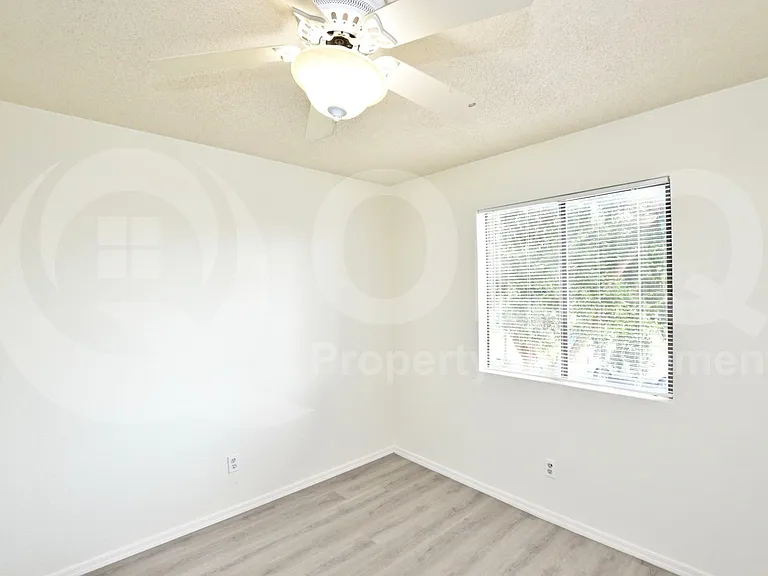 10026 W Roma Ave — Photo 12