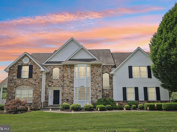 5th image of 1729 Towne Dr