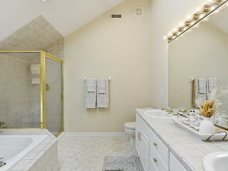 18602 Leavenworth St — Photo 21