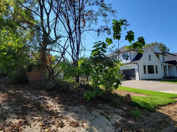 31 Childress Ave, Rochester Hills, MI 48307