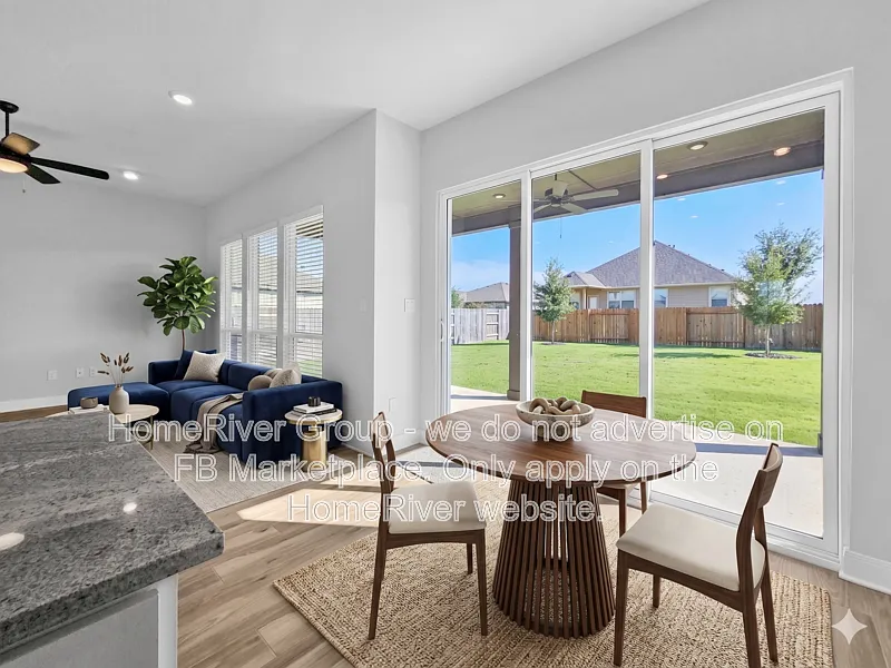 5 bed, 3.5 bath, 2370 sqft, $2,400 — Photo 2